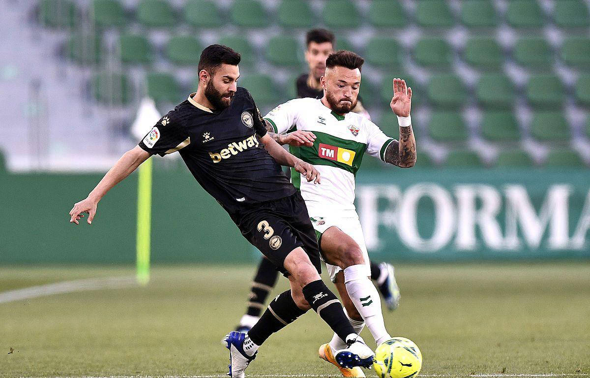 包含阿拉维斯击败毕尔巴鄂，力保不败战绩的词条