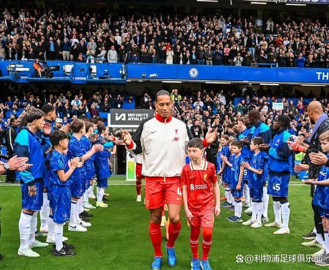 包含阿森纳赛前列队欢迎武磊，尊重对手尽显风度！的词条