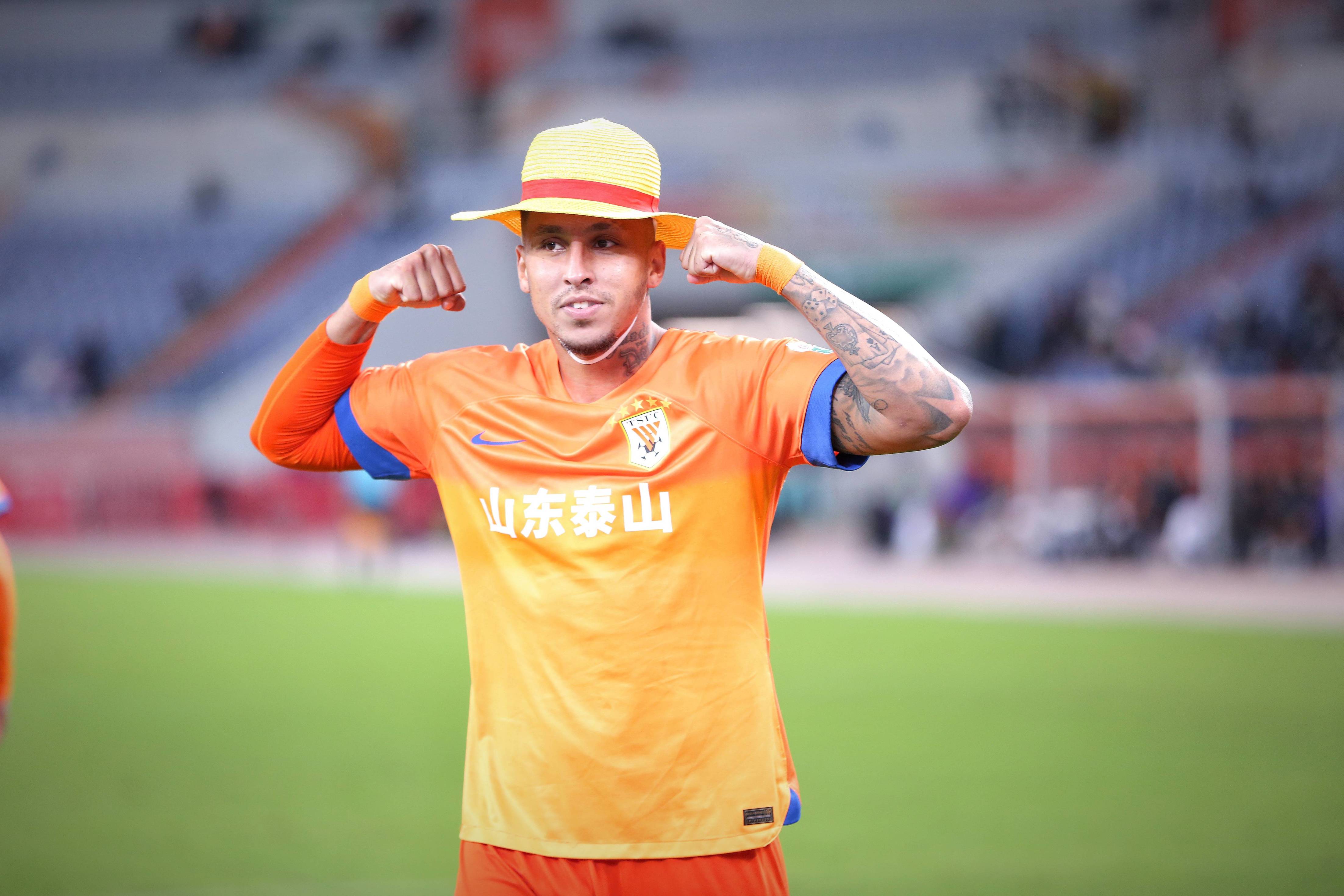 泰山五连胜继续领跑积分榜，莱比锡主帅陷下课危机！的简单介绍